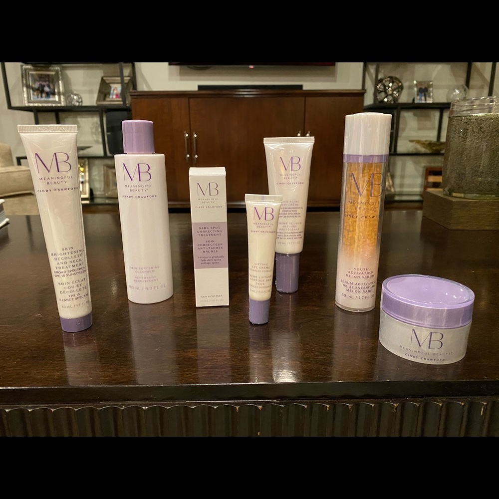Cindy Crawford Meaningful Beauty Set